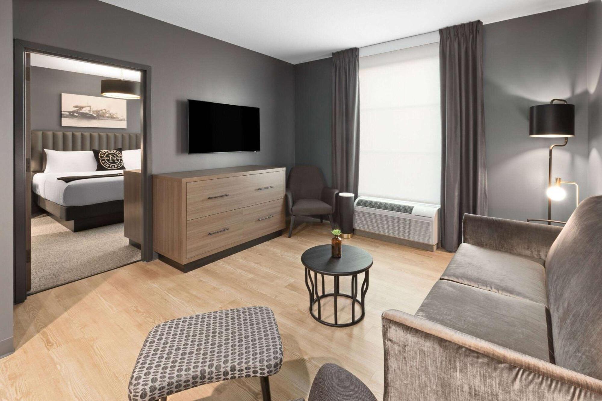 Riverbend Hotel And Suites, Trademark Collection By Wyndham Ashtabula Eksteriør bilde